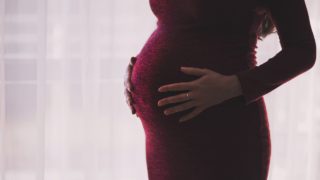 妊娠中期は腹痛と胎動あり！母と私が経験した信じられない胎動って？